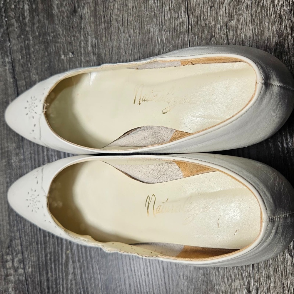 Vintage Naturalizer Krista Womens Cream Leather Perforated Pumps Size 9.5B